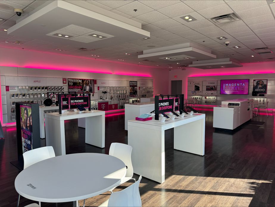 Interior photo of T-Mobile Store at Boughton & Weber - Bolingbrook, Bolingbrook, IL