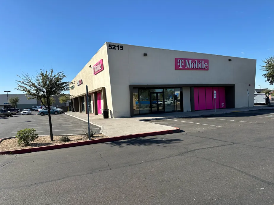  Exterior photo of T-Mobile Store at 51st Ave & Indian School, Phoenix, AZ 