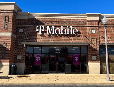 Exterior photo of T-Mobile Store at Patriot Center, Tuscaloosa, AL