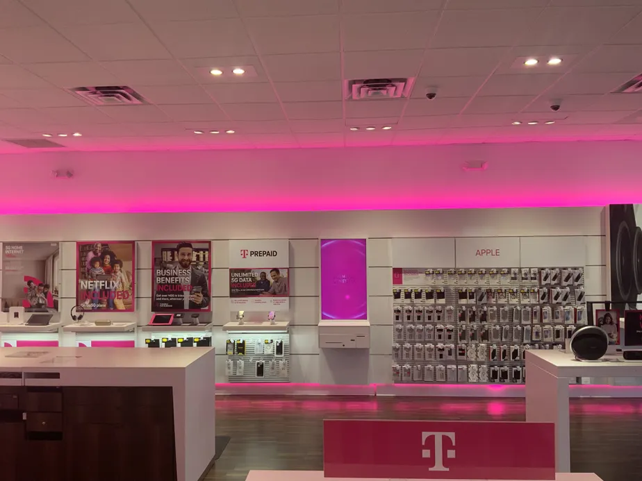 Interior photo of T-Mobile Store at Sr 7 & Wiles, Pompano Beach, FL 