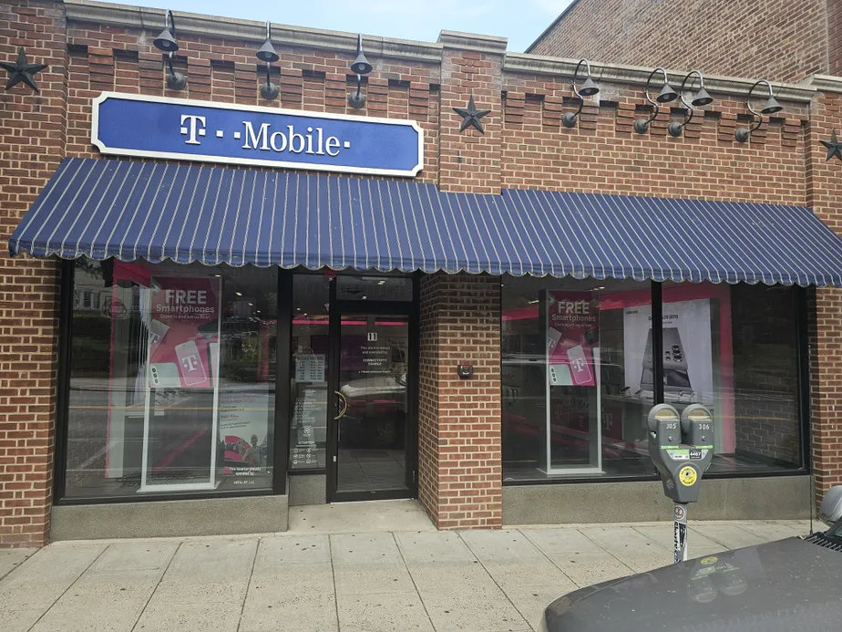  Exterior photo of T-Mobile Store at N Broadway & Hamilton Pl, Tarrytown, NY 