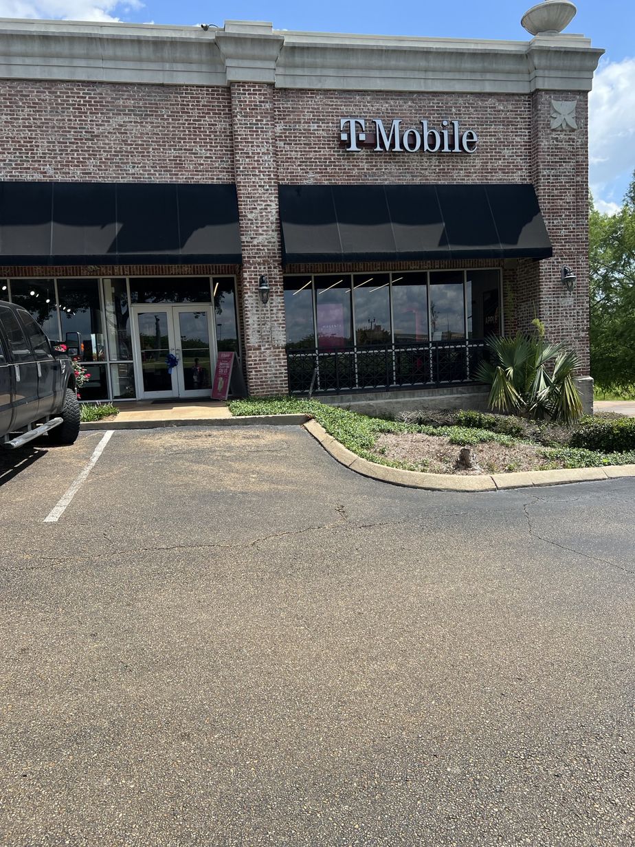 Exterior photo of T-Mobile Store at Main & Sunny Orchard, Madison, MS