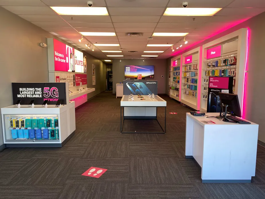  Interior photo of T-Mobile Store at Colemans Xing & Bridgewater Dr, Marysville, OH 