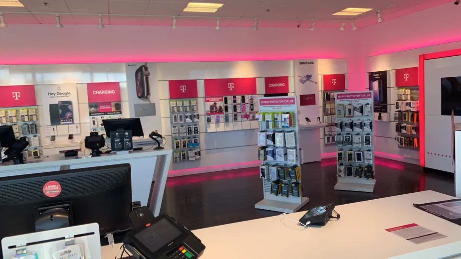 Foto del interior de la tienda T-Mobile en Meridian & 168th 2, South Hill, WA