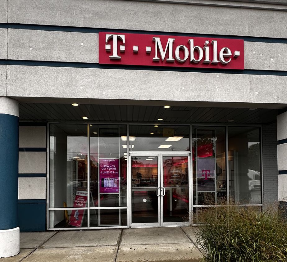 Exterior photo of T-Mobile Store at Payne Ave & Meadow Drive, North Tonawanda, NY