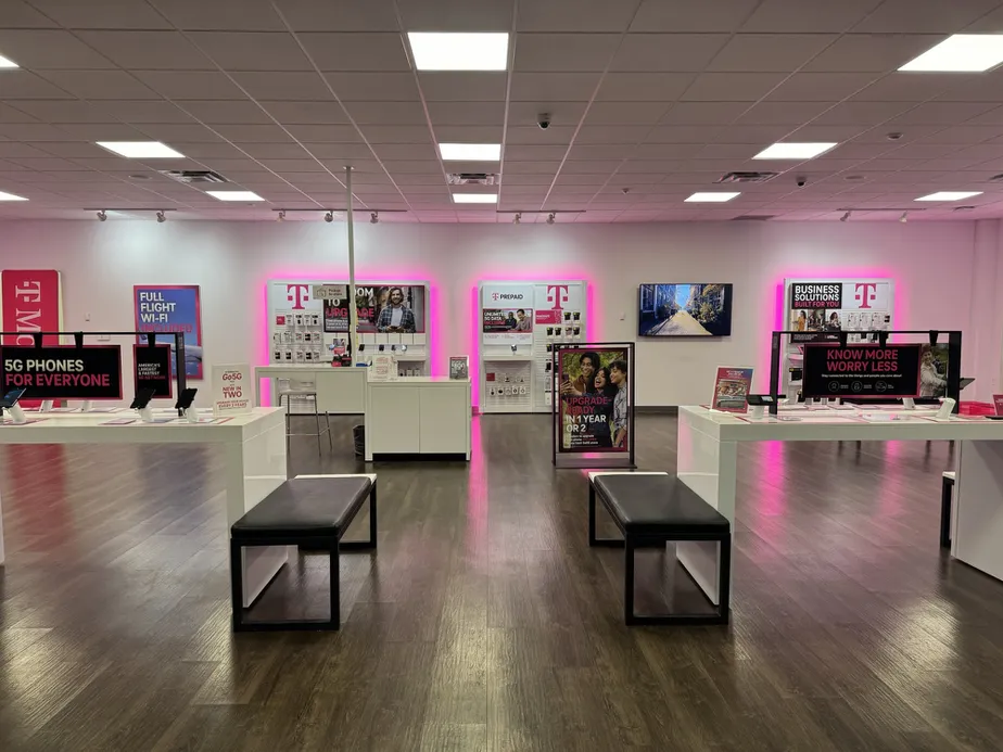  Interior photo of T-Mobile Store at Cherokee Dr & Walmart Dr, Marshall, MO 