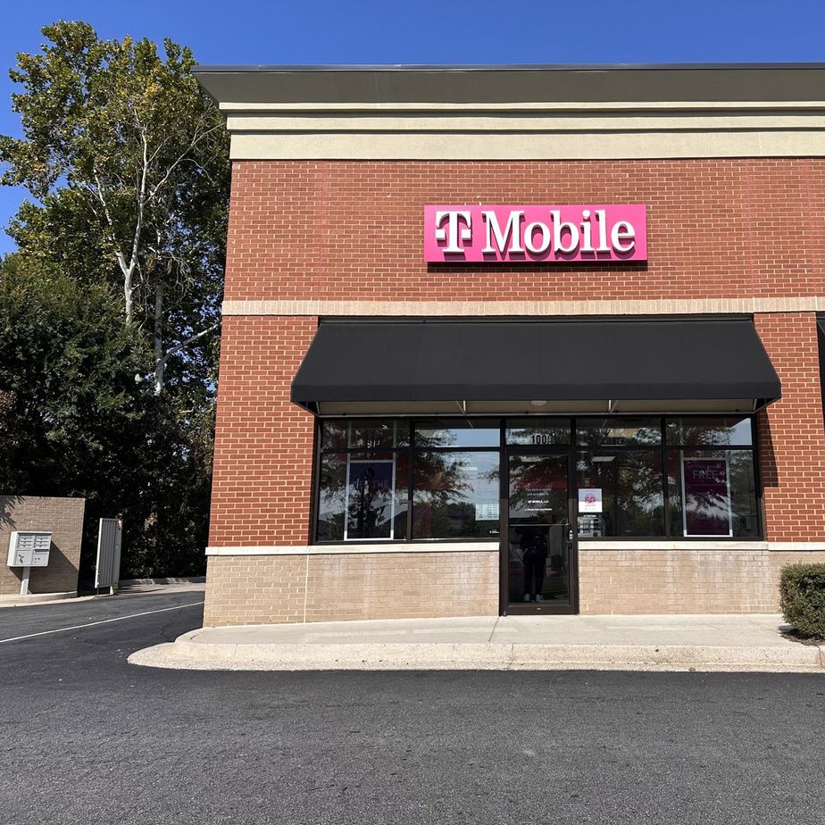 Exterior photo of T-Mobile Store at Pwr Ctr Dr & Dawson Forest Rd, Dawsonville, GA