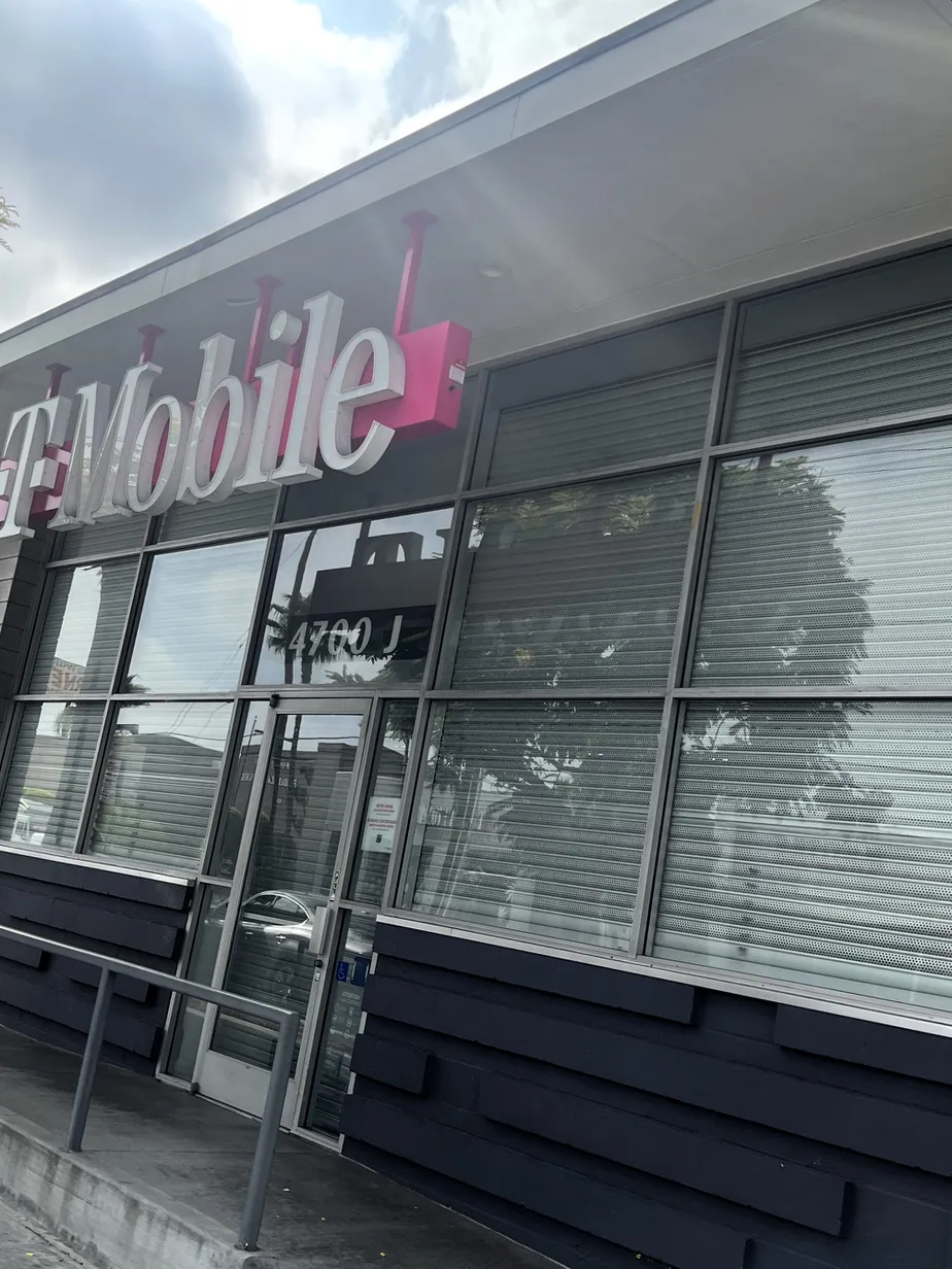 Exterior photo of T-Mobile Store at Pico & San Vicente, Los Angeles, CA