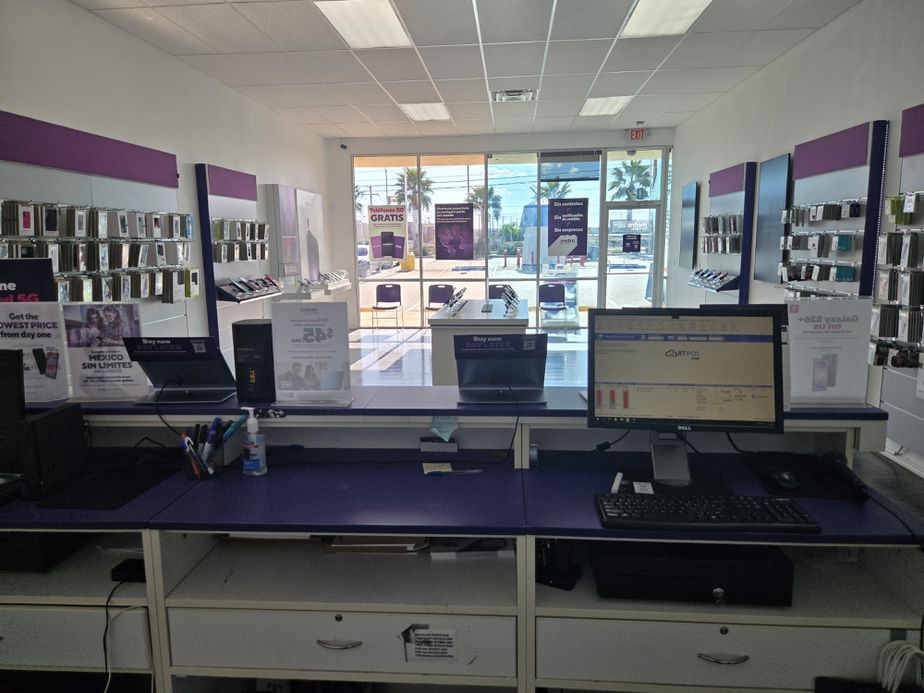Metro by T-Mobile 9417 Alameda Ave - 9417 Alameda Ave 
