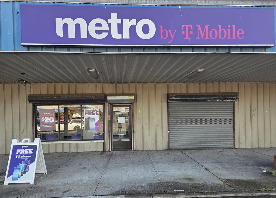 Metro by T-Mobile 125 Avon Ave - 125 Avon Ave 