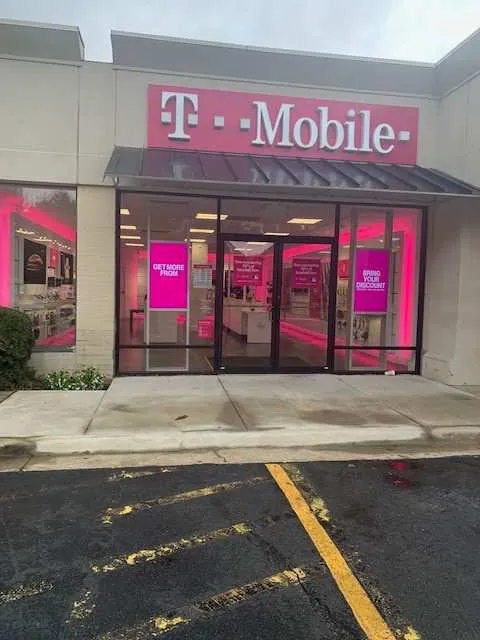 Exterior photo of T-Mobile store at Broadway & 3rd, Little Rock, AR