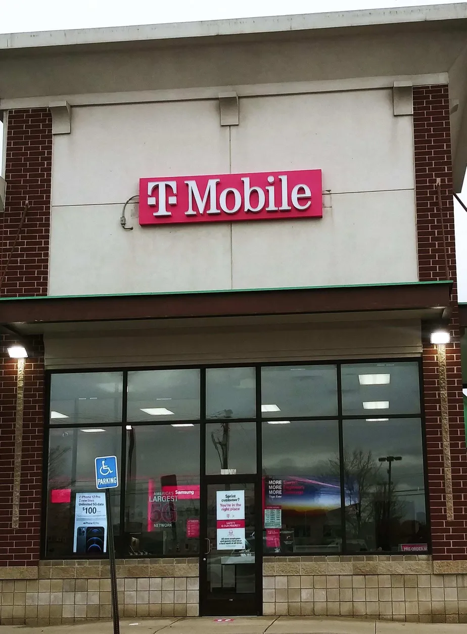 t-mobile store near me phone number