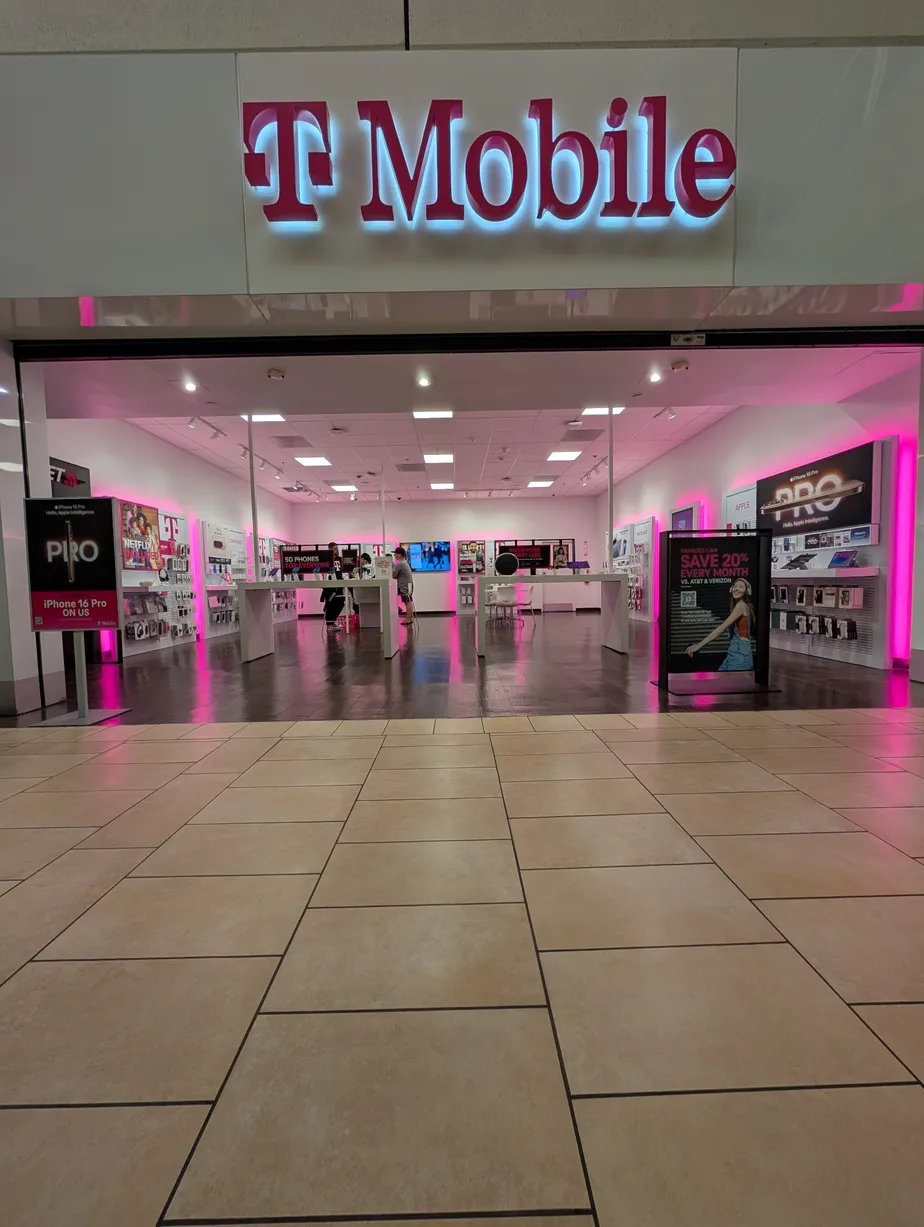  Exterior photo of T-Mobile Store at Montebello Town Center, Montebello, CA 