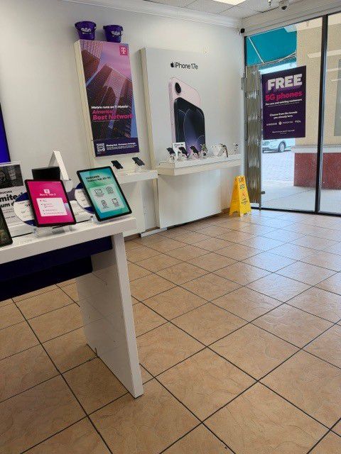 Metro by T-Mobile 5823 Lake Worth Rd - 5823 Lake Worth Rd 