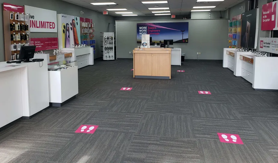 Interior photo of T-Mobile Store at US Hwy 27 & Rolling Acres Rd, Lady Lake, FL