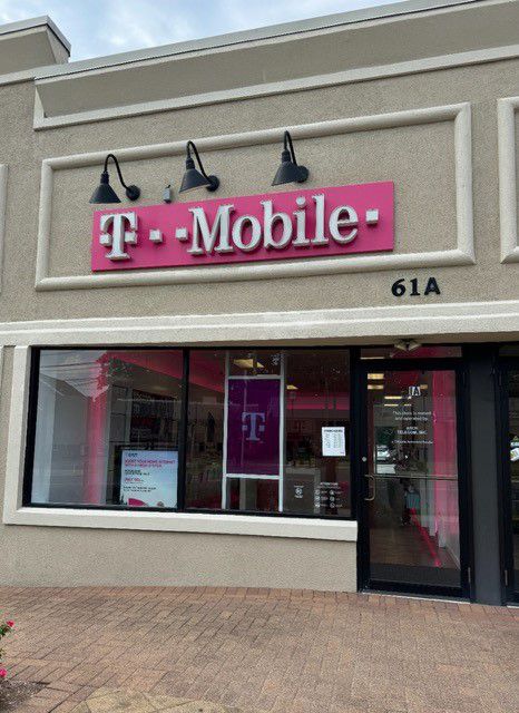 Exterior photo of T-Mobile Store at E Mt Pleasant Av & Glendale Av, Livingston, NJ