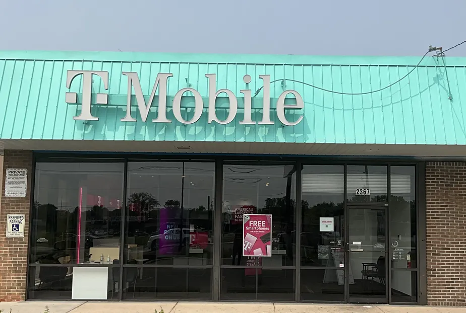  Exterior photo of T-Mobile Store at S Hamilton Rd, Columbus, OH 