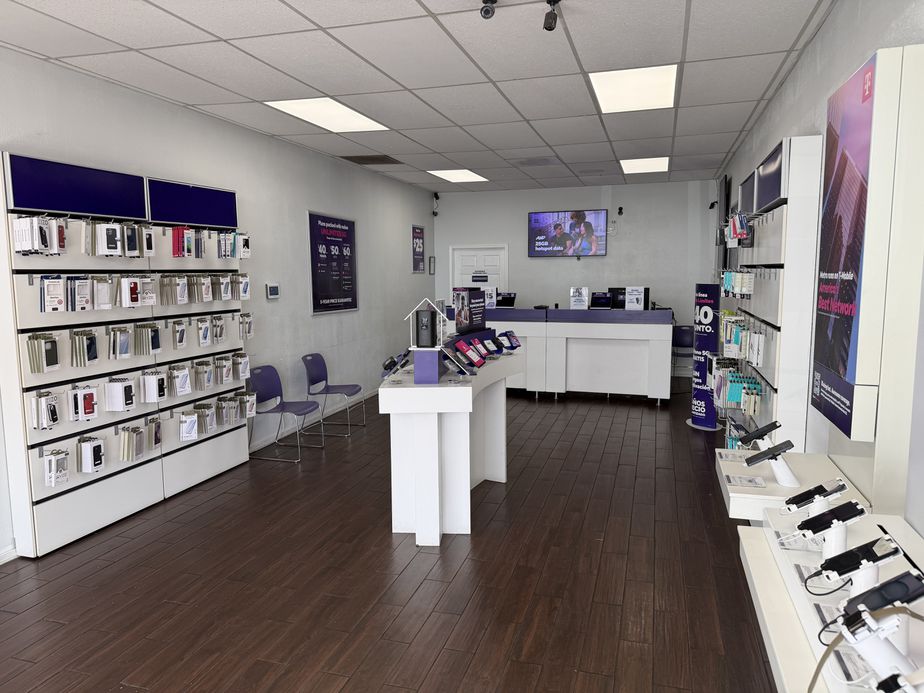 Metro by T-Mobile 3333 N Yarbrough Dr - 3333 N Yarbrough Dr 