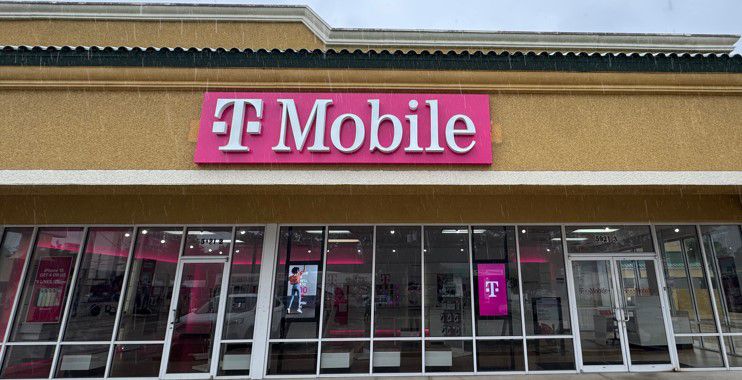 Exterior photo of T-Mobile Store at University Blvd & Terry Rd, Jacksonville, FL
