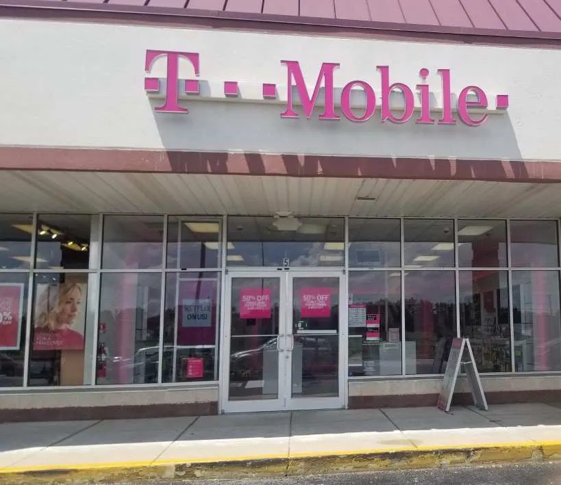Foto del exterior de la tienda T-Mobile en Columbia Ave & Prospect Rd, Columbia, PA