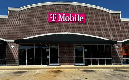  Exterior photo of T-Mobile Store at Park Plaza Dr & Hwy 30, New Albany, MS 