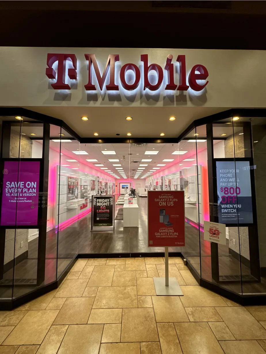  Exterior photo of T-Mobile Store at Viewmont Mall, Scranton, PA 