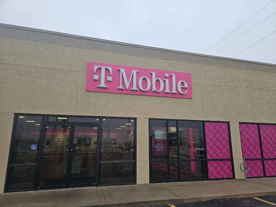  Exterior photo of T-Mobile Store at S Seneca St & W Savannah St, Wichita, KS 
