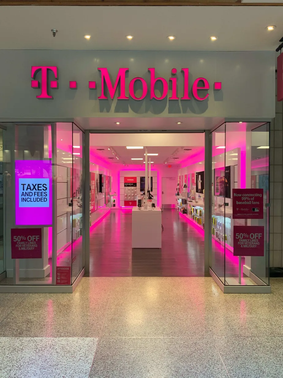 Foto del exterior de la tienda T-Mobile en Southgate Mall, Missoula, MT