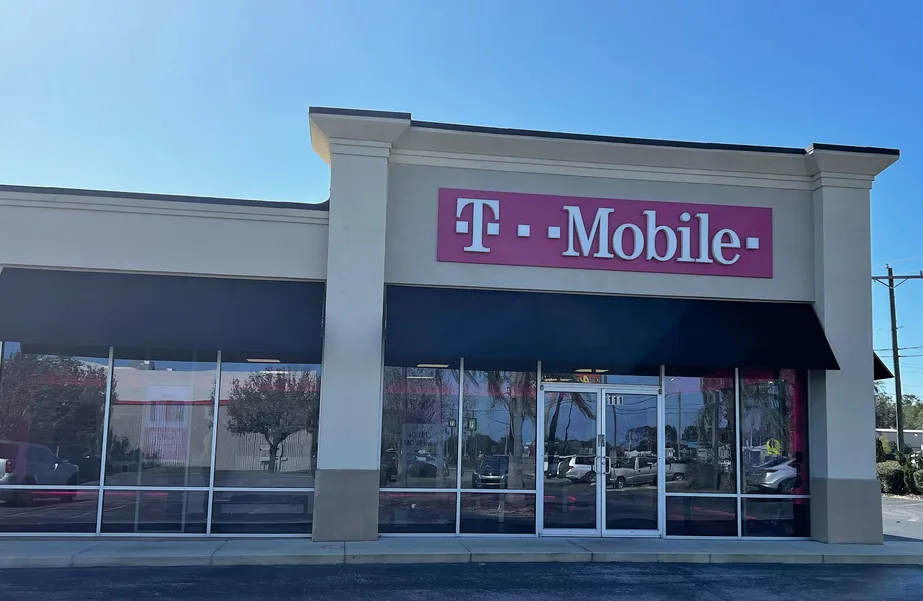 Exterior photo of T-Mobile Store at S Sr 19 & St Johns Ave, Palatka, FL