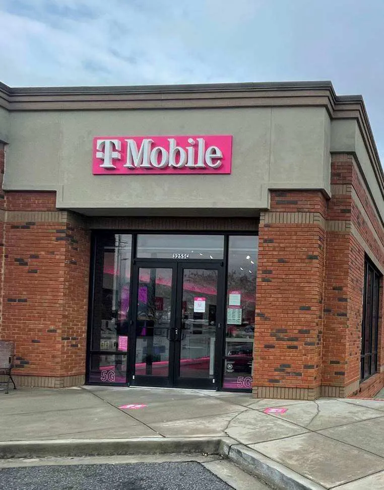  Exterior photo of T-Mobile store at Inner Perimeter Rd & N Oak St, Valdosta, GA 