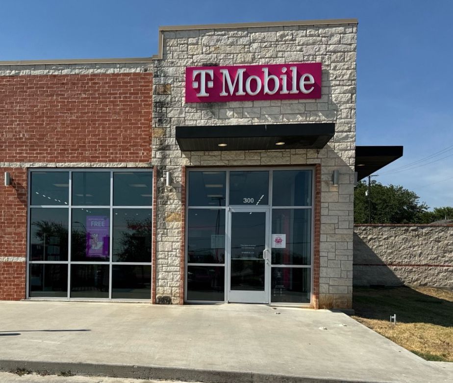Exterior photo of T-Mobile Store at W Hale St & US Hwy 287, Decatur, TX