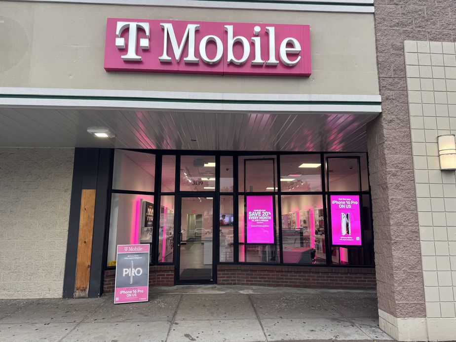 Exterior photo of T-Mobile Store at Banksville Plaza, Pittsburgh, PA