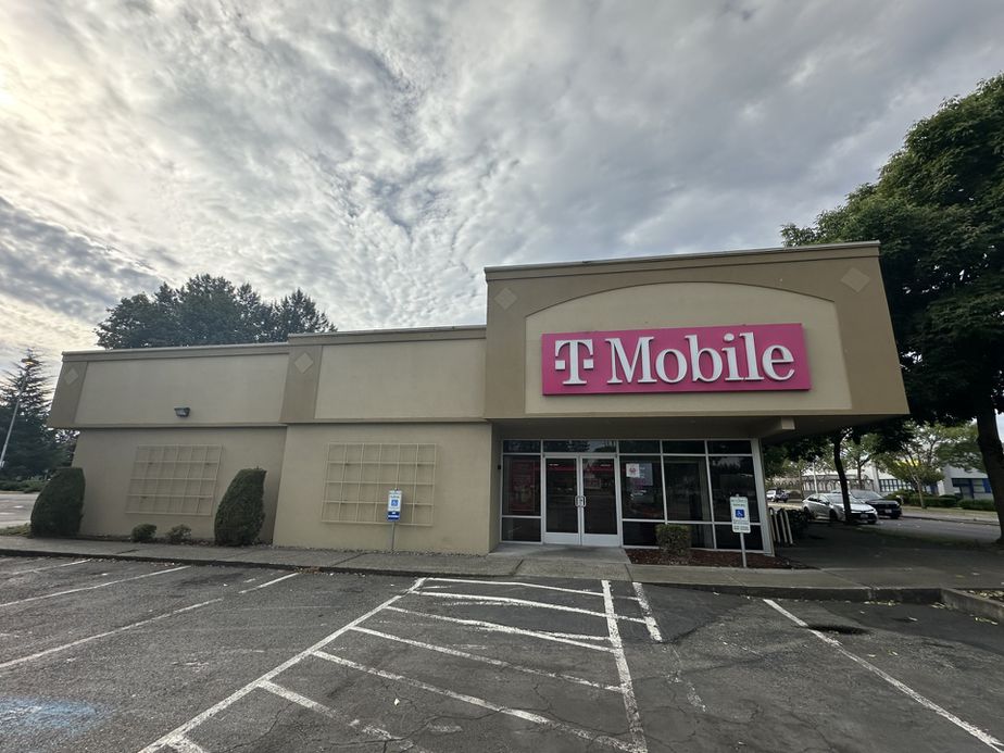 Exterior photo of T-Mobile Store at Sleater Kinney Rd & 6th Ave, Lacey, WA