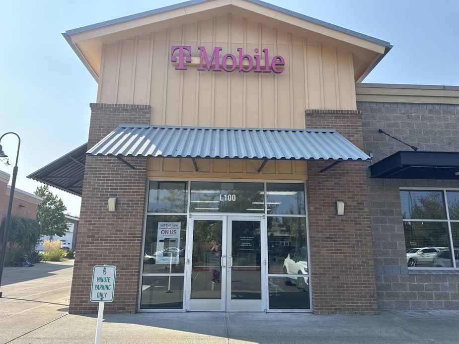 Exterior photo of T-Mobile Store at Maple Valley Town Square, Maple Valley, WA