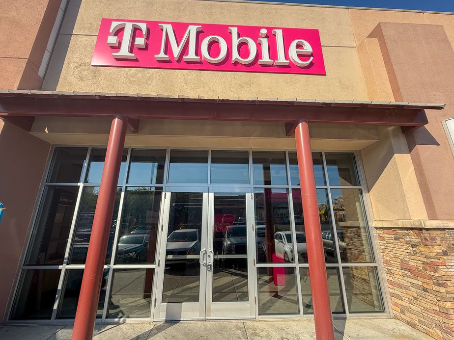 Exterior photo of T-Mobile Store at ABQ Uptown, Albuquerque, NM