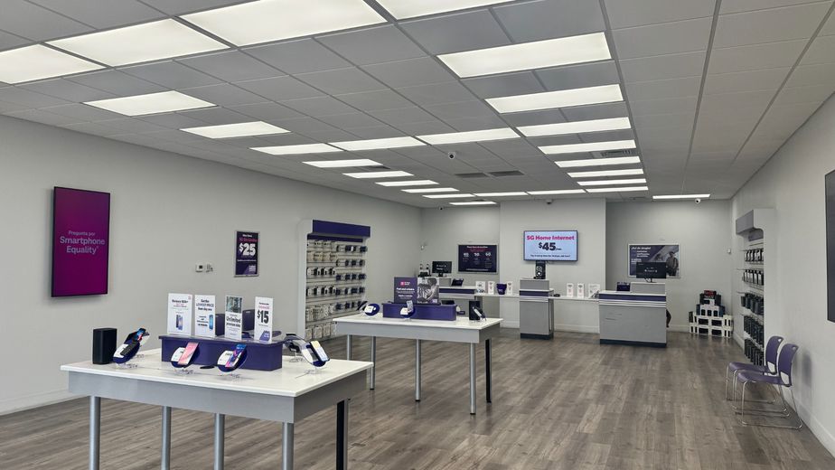 Metro by T-Mobile 1135 W 68th St - 1135 W 68th St 