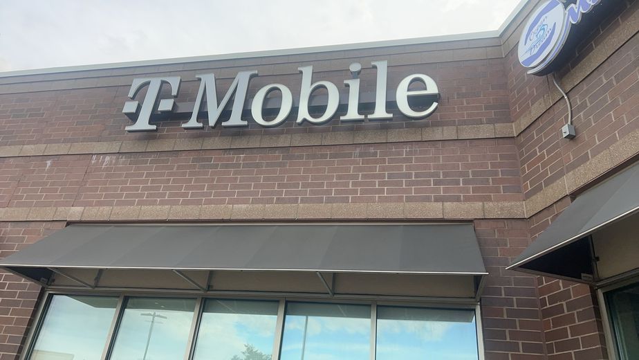 Exterior photo of T-Mobile Store at France & Old Shakopee, Bloomington, MN