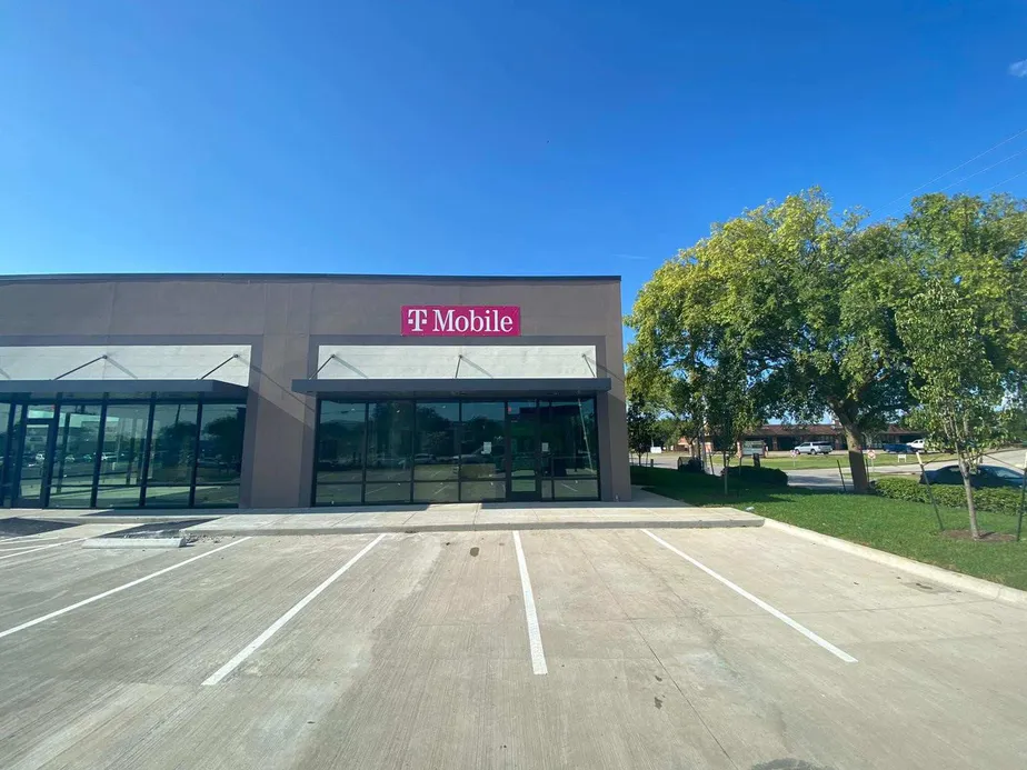 Exterior photo of T-Mobile store at Palmer Hwy & 34th St N 2, Texas City, TX