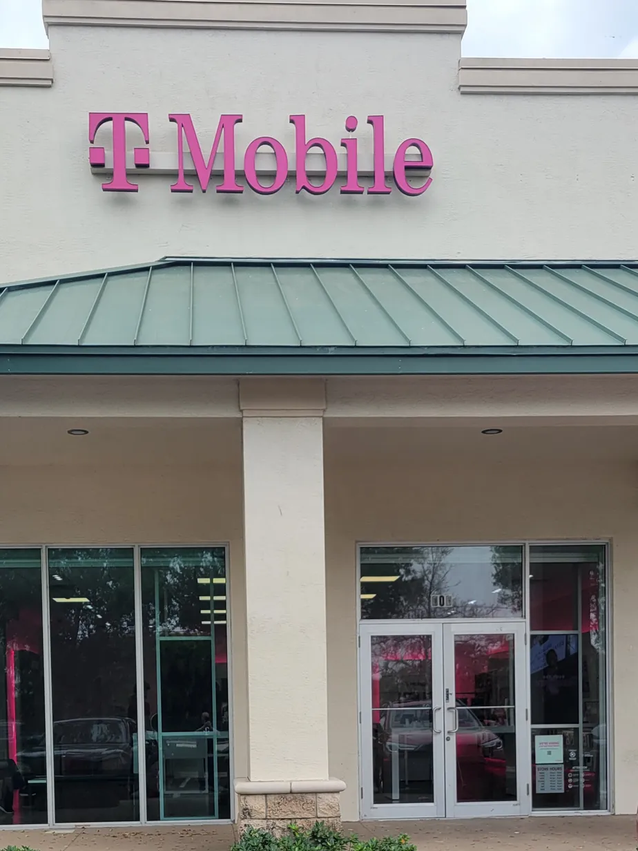  Exterior photo of T-Mobile Store at Lantana Rd & Jog Rd, Lake Worth, FL 