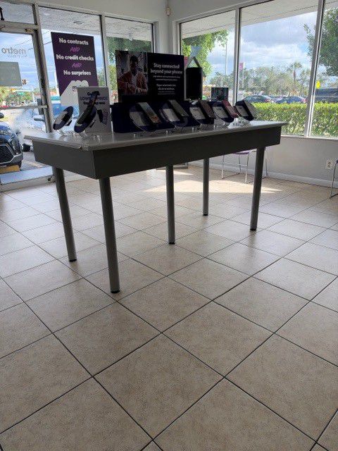 Metro by T-Mobile 4545 Forest Hill Blvd - 4545 Forest Hill Blvd 