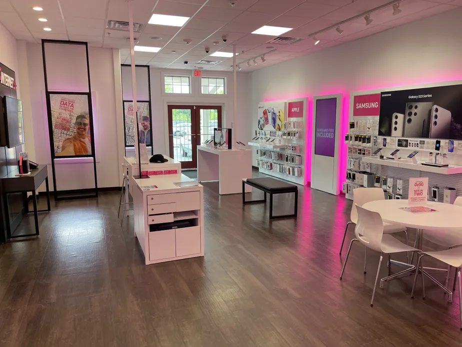 Interior photo of T-Mobile Store at Purcellville Gateway, Purcellville, VA
