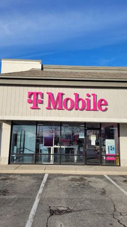 Exterior photo of T-Mobile Store at 96th & Kincaid, Fishers, IN