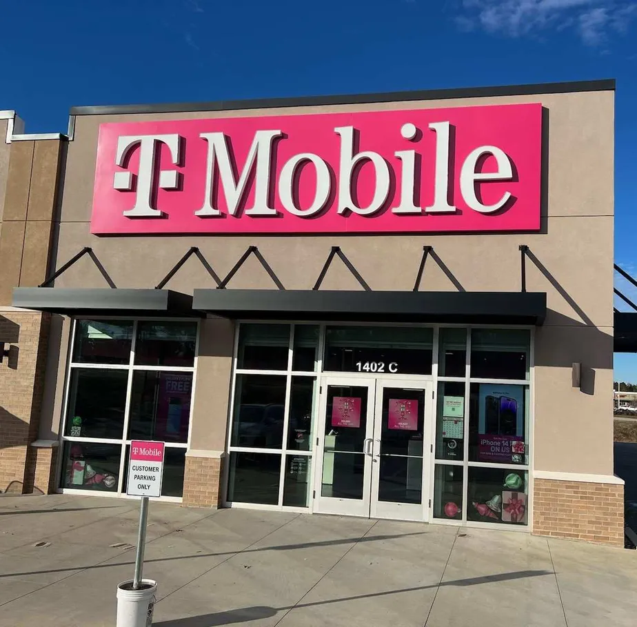Exterior photo of T-Mobile Store at W Industrial Pkwy & I-65, Saraland, AL