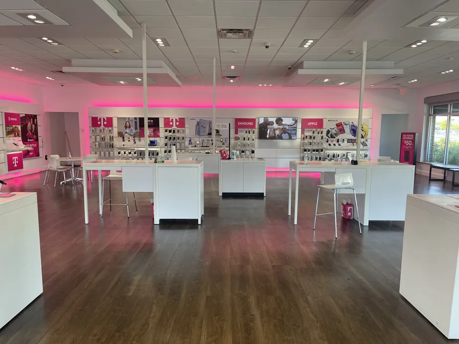 Interior photo of T-Mobile Store at 167th & Crawford, Country Club Hills, IL