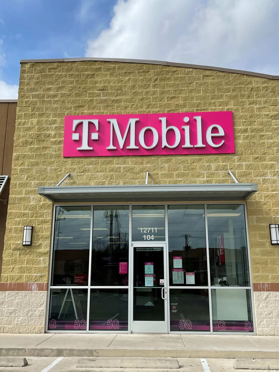 Exterior photo of T-Mobile store at Blanco Rd & Vista Del Norte, San Antonio, TX