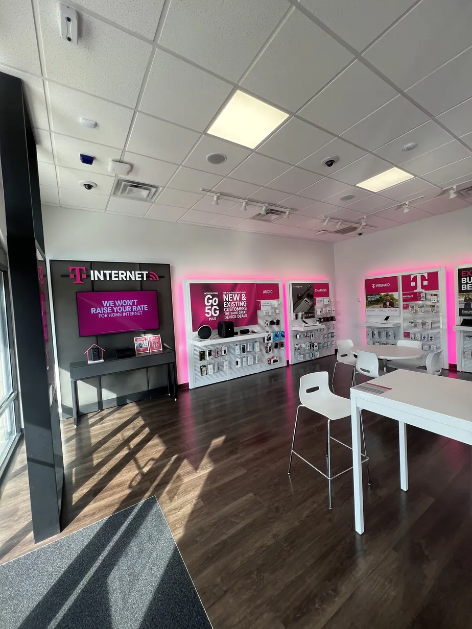  Interior photo of T-Mobile Store at Lewisburg - Gateway Blvd, Lewisburg, WV 