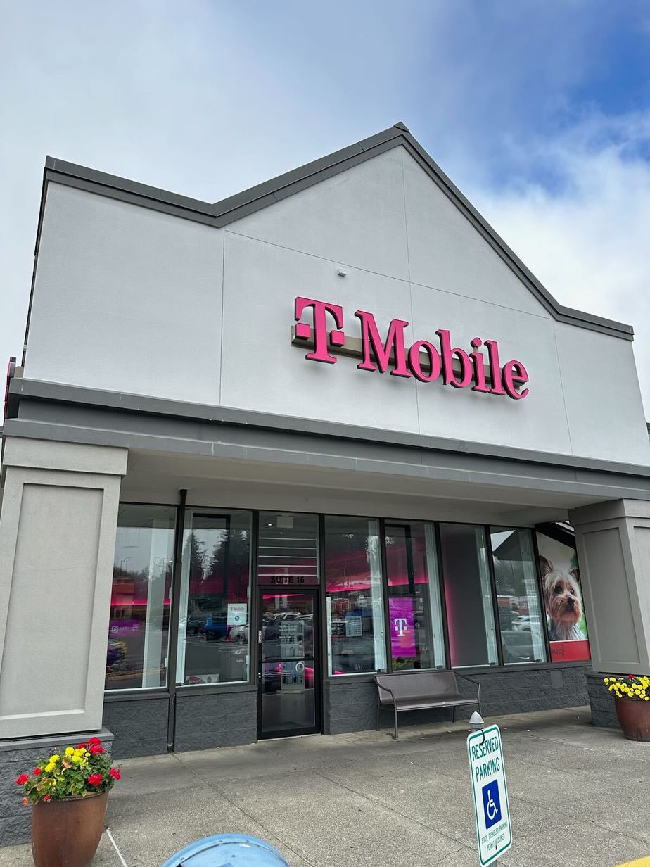 Exterior photo of T-Mobile Store at Meridian & Milton, Milton, WA