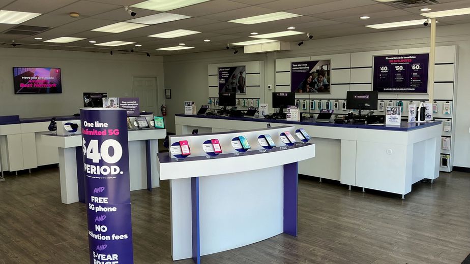 Metro by T-Mobile 3301 N Main St - 3301 N Main St 