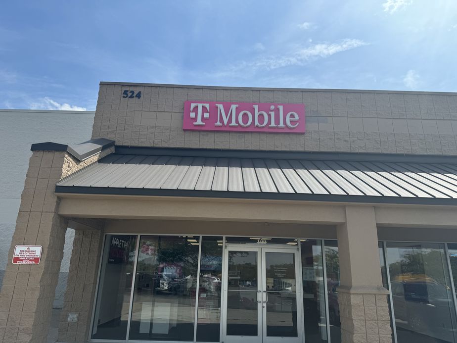Exterior photo of T-Mobile Store at New Circle Rd & Boardwalk, Lexington, KY
