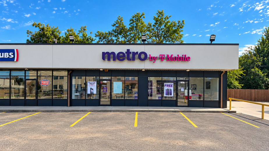 Metro by T-Mobile 715 W Henderson St - 715 W Henderson St 